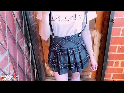 ❤️ Schoolgirl Sucks nws dick tob thiab fucks es tsis txhob ntawm chav kawm. Sluts ntawm peb